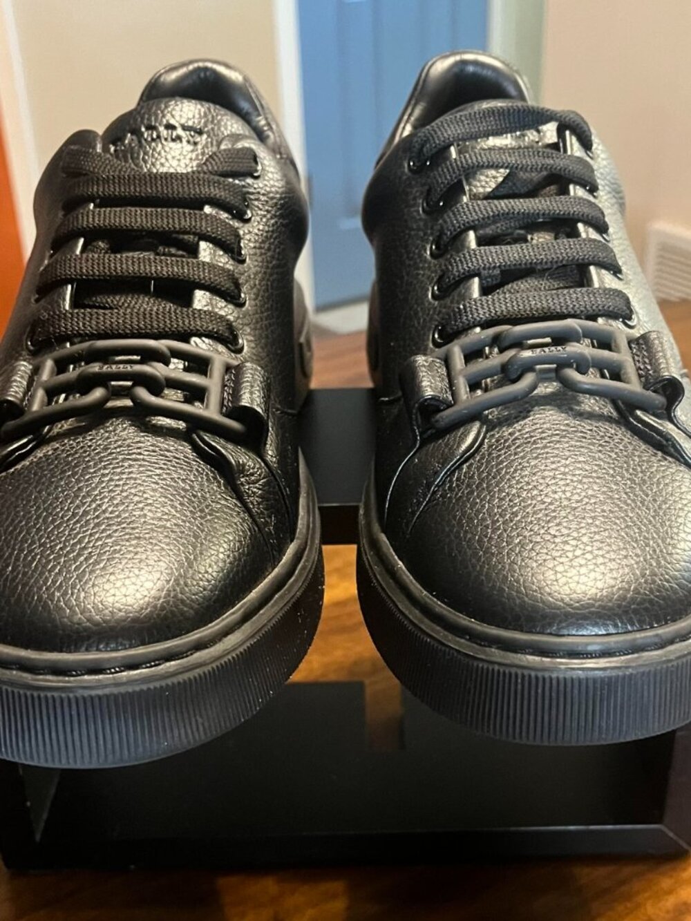 8.5D-Bally Morrys Black Pebbled Calf Embossed Leather Buckle Detail Sneakers - Picture 4 of 8